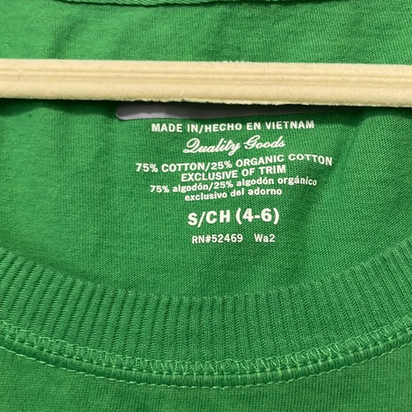 Quality Goods. Solid green short sleeve t-shirt size small 4-6 - Picture 3 of 4